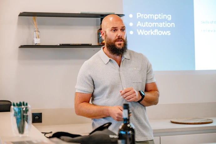 In elke presentatie komen ze terug: skills of the future.  Prompting, workflows, automation.